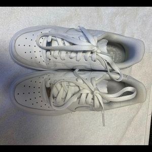White Nike  af1 (air force 1’s)